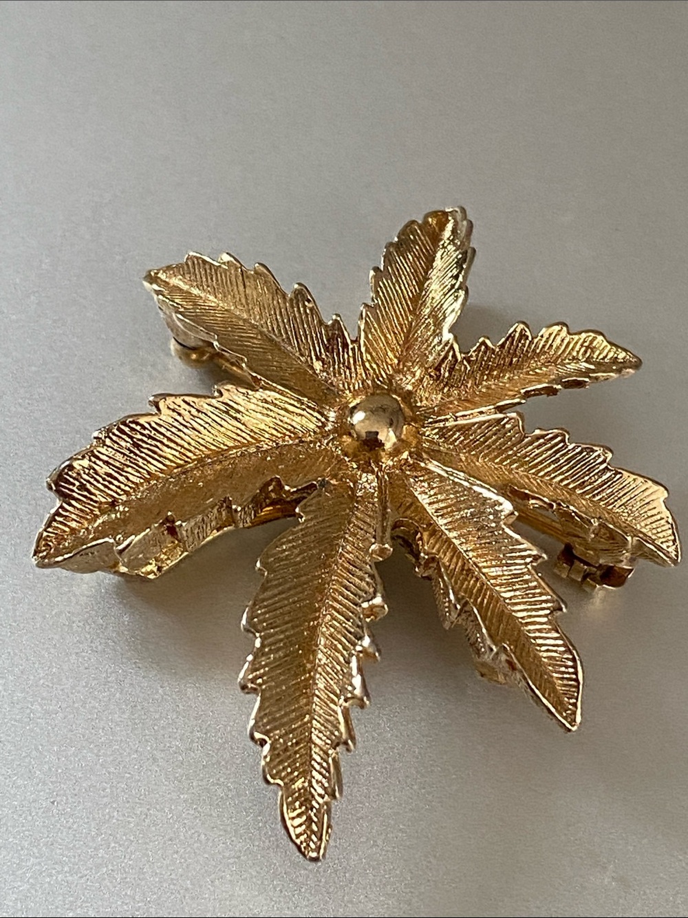 Sarah Coventry Gold Canada 🍁 Leafburst Floral Brooch